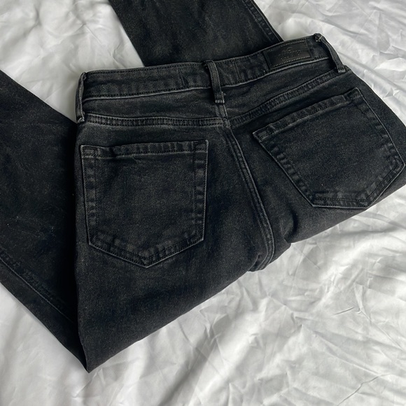 Hollister ULTRA HIGH-RISE BLACK MOM JEANS - Picture 7 of 8